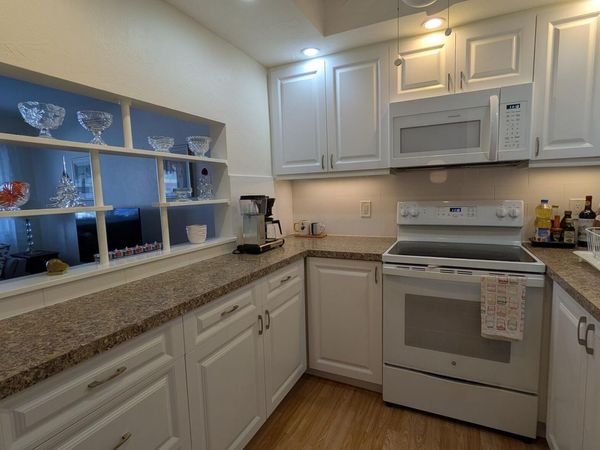 2880 LAKE OSBORNE Drive, Unit 109, Lake Worth Beach, FL 33461