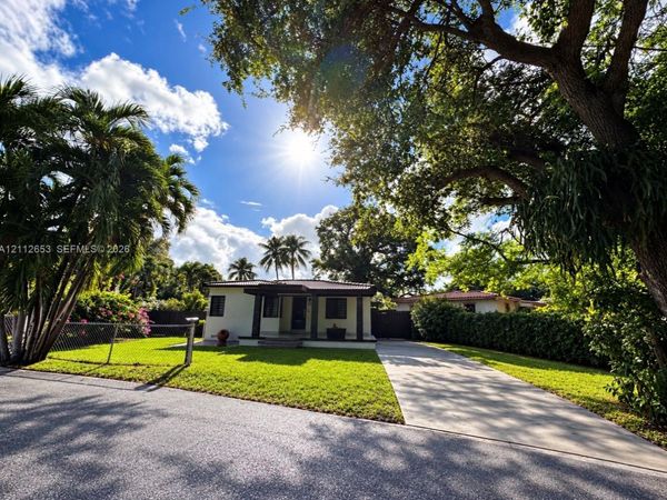 2040 NW 14th St , Miami, FL 33125