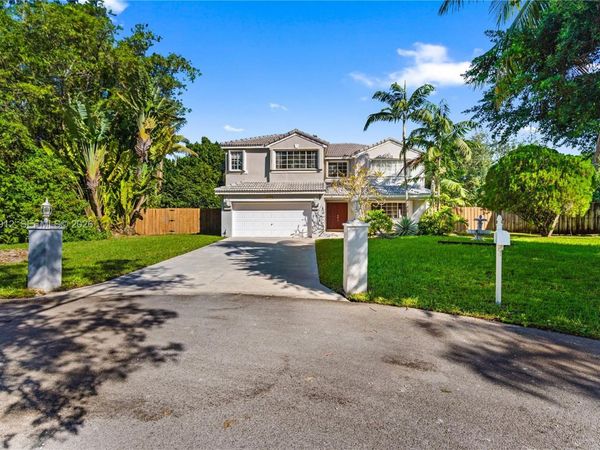15681 SW 147th Ct, Miami, FL 33187