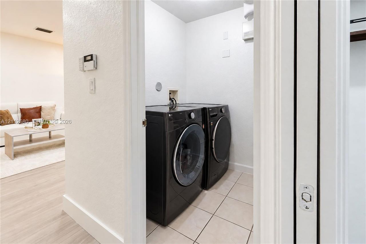 890 SW 154th Path, Miami, FL 33194 Photo
