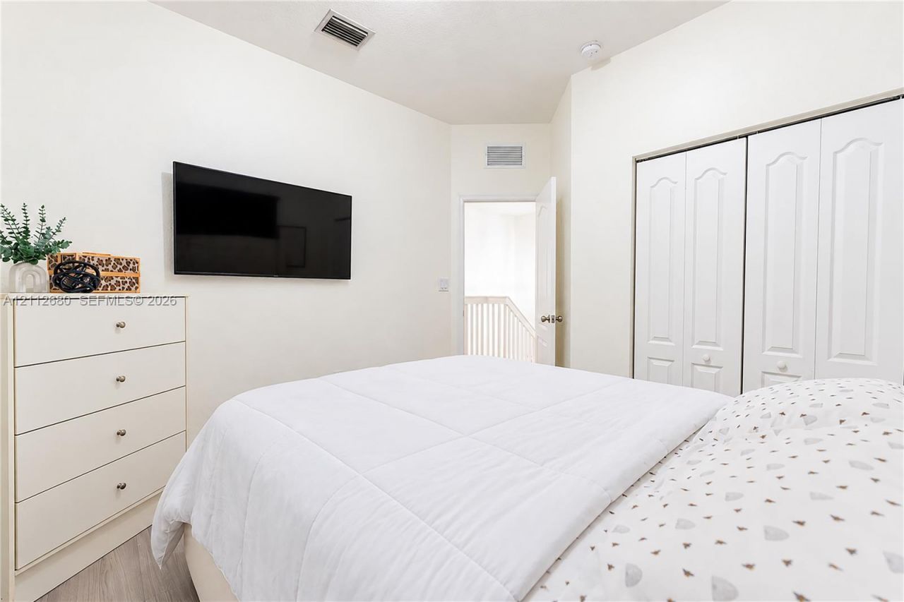 890 SW 154th Path, Miami, FL 33194 Photo
