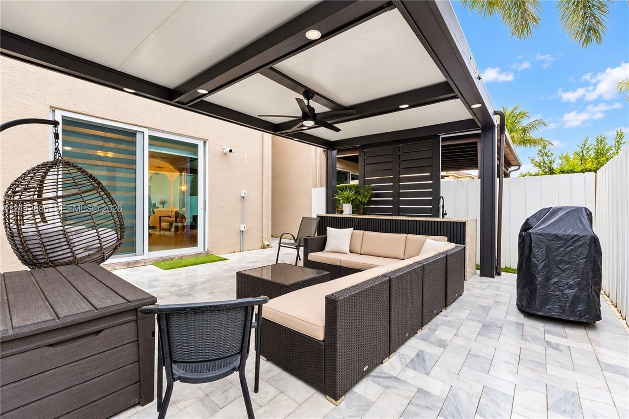 890 SW 154th Path, Miami, FL 33194 Photo