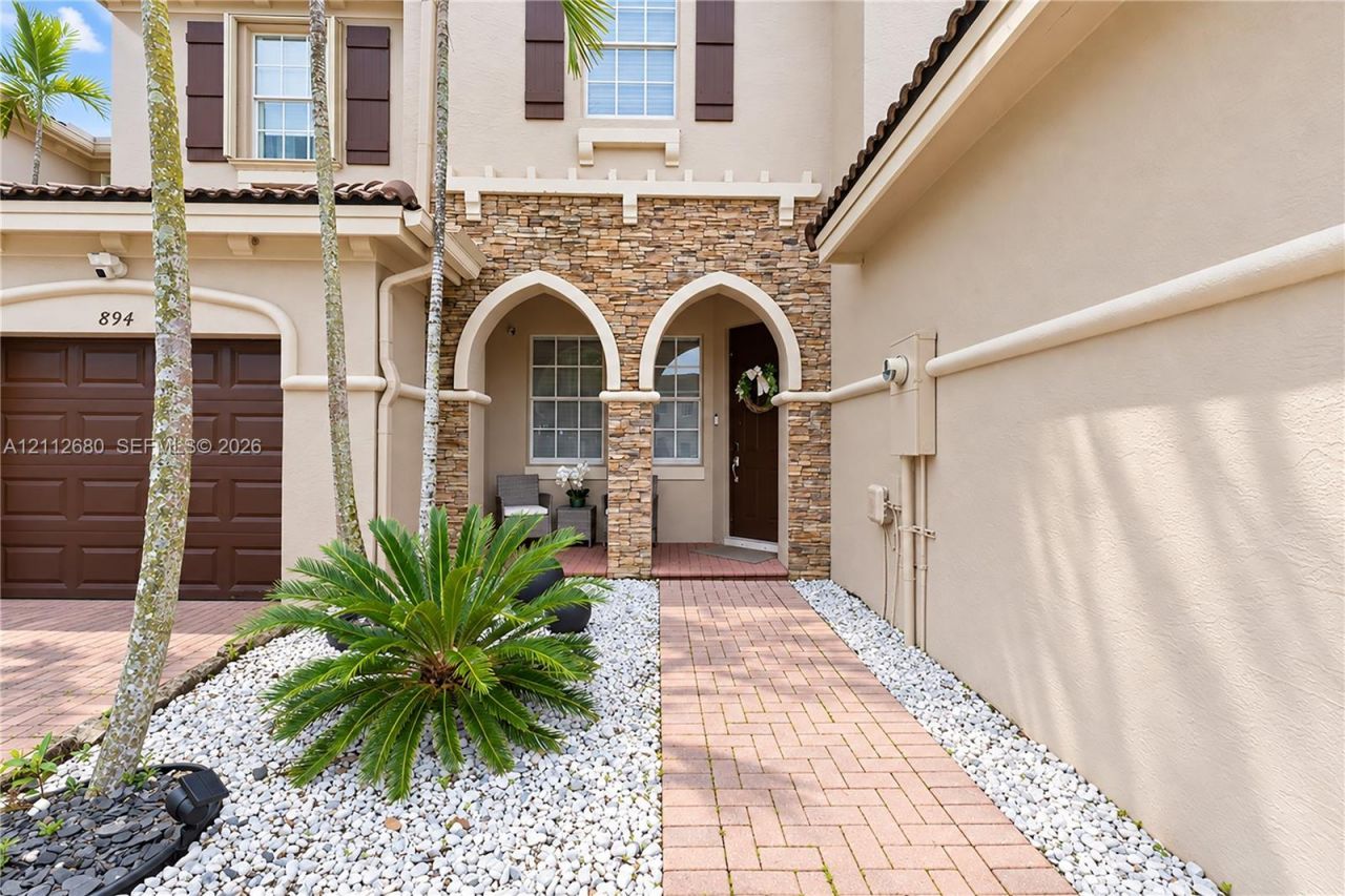 890 SW 154th Path, Miami, FL 33194 Photo
