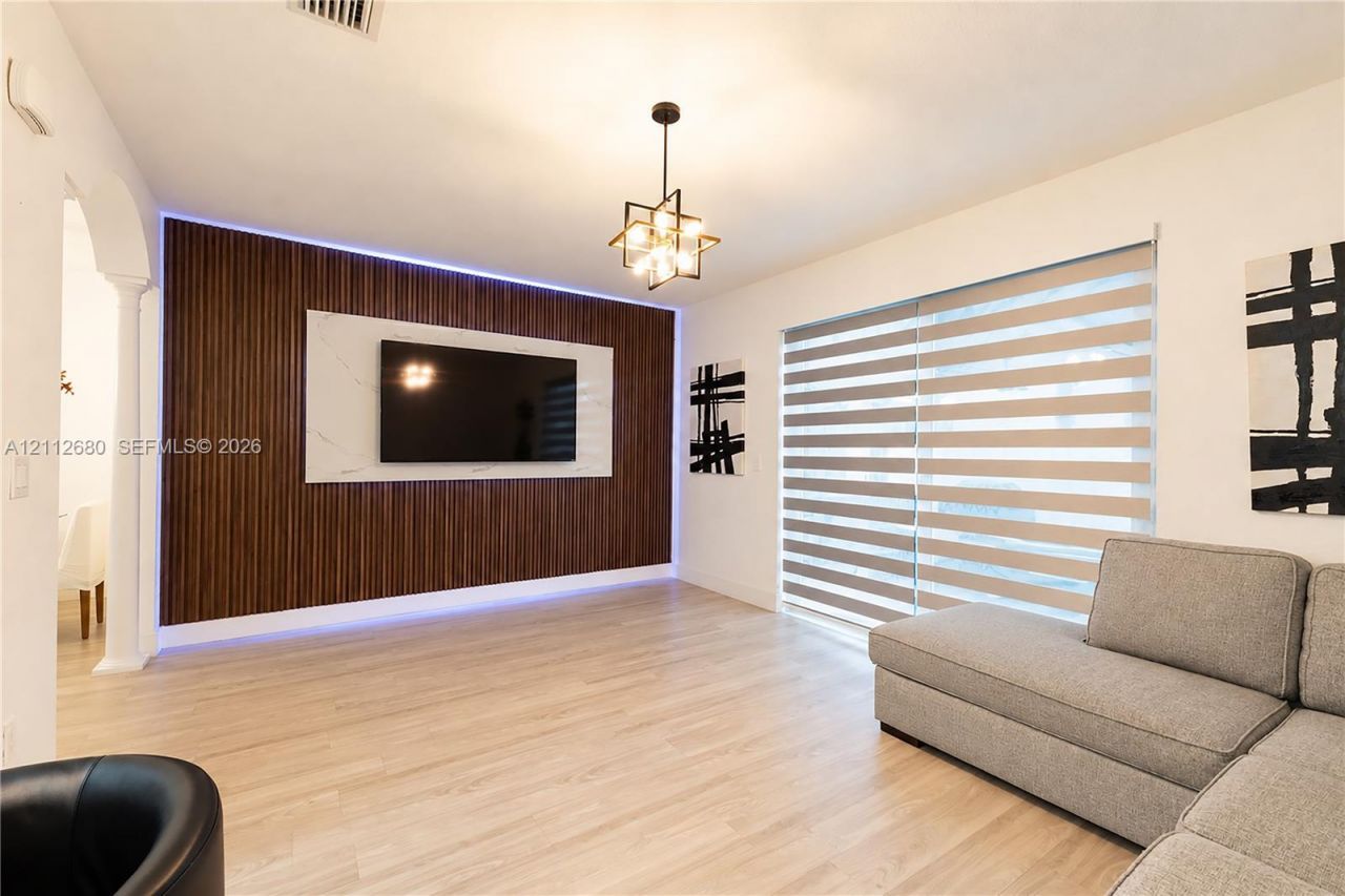 890 SW 154th Path, Miami, FL 33194 Photo