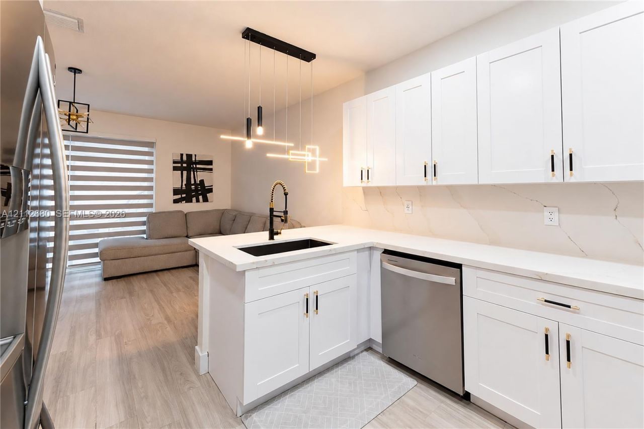 890 SW 154th Path, Miami, FL 33194 Photo