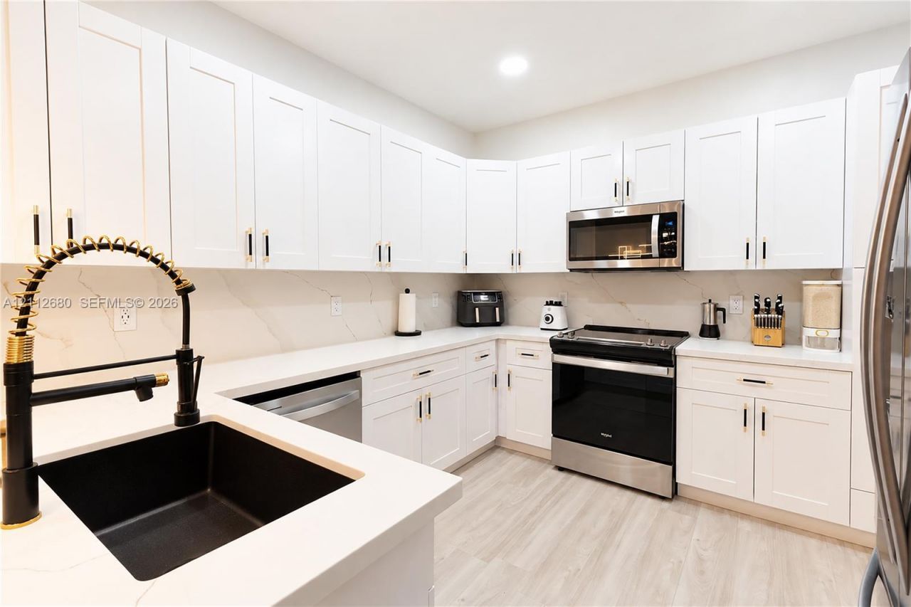 890 SW 154th Path, Miami, FL 33194 Photo