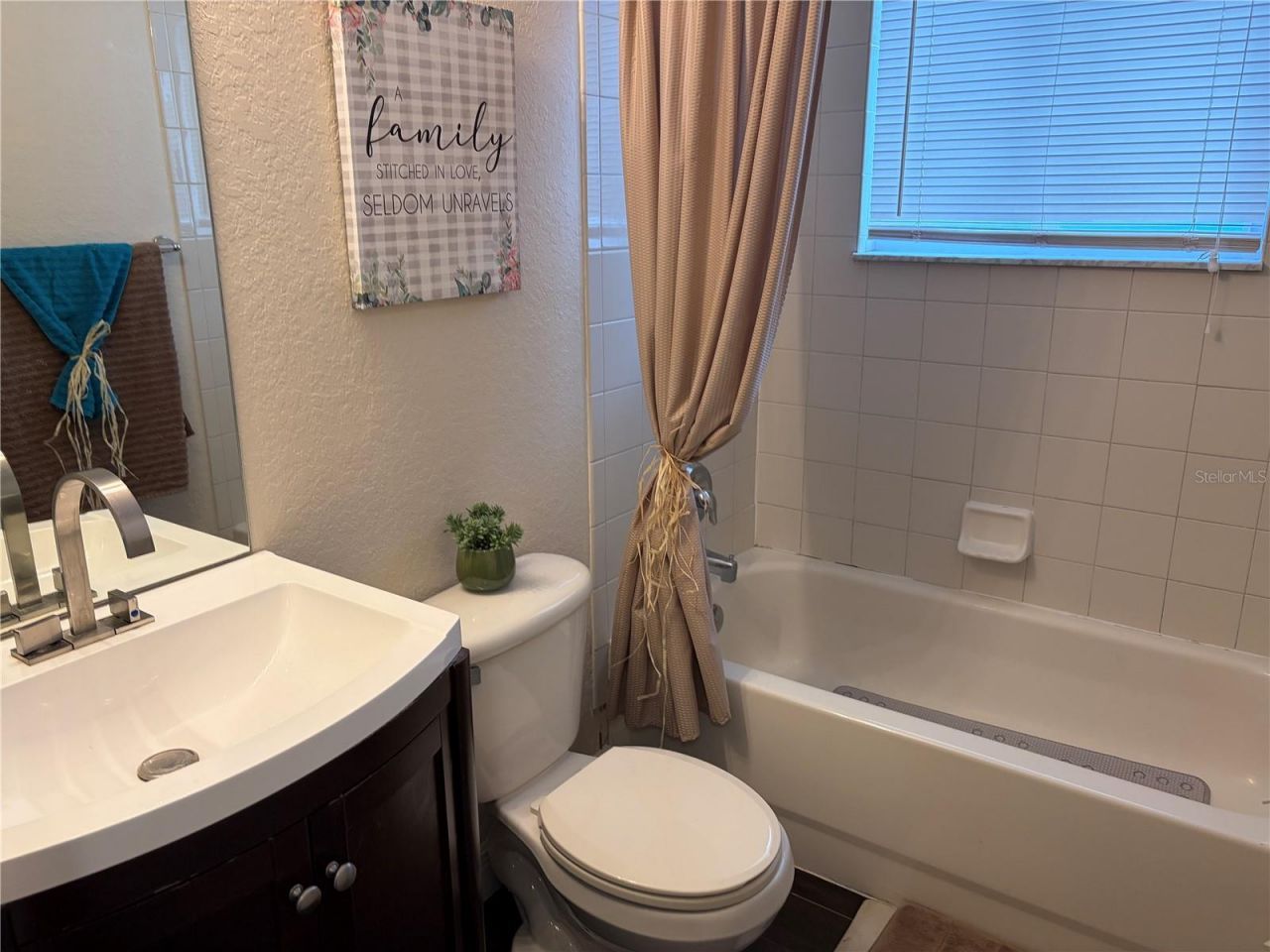1931 Gardenia Court , Riviera Beach, FL 33404 Photo