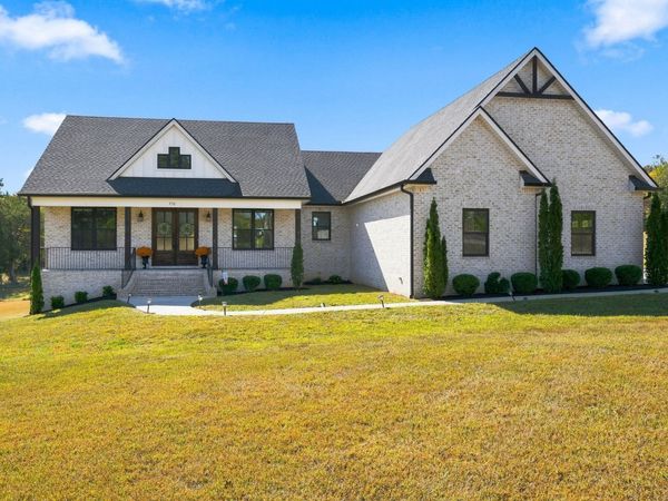930 Steele Rd , Charlotte, TN 37036