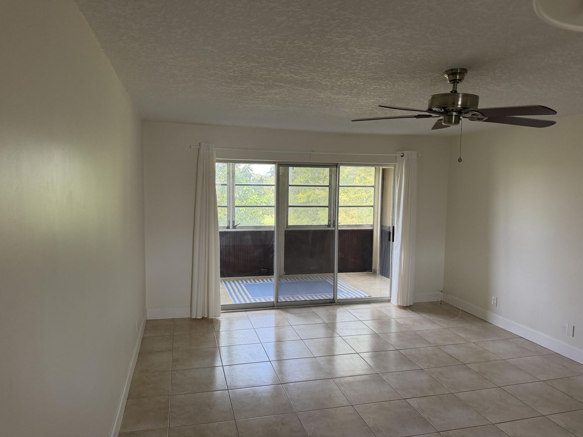 729 Lori Drive, Unit 301, Palm Springs, FL 33461 Photo