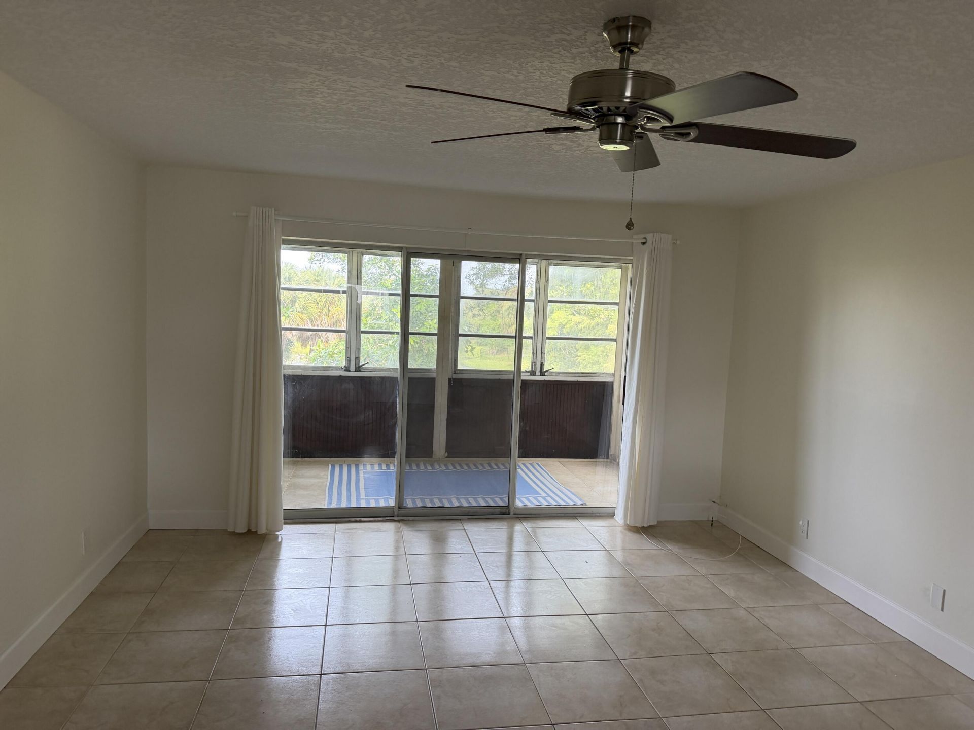 729 Lori Drive, Unit 301, Palm Springs, FL 33461 Photo