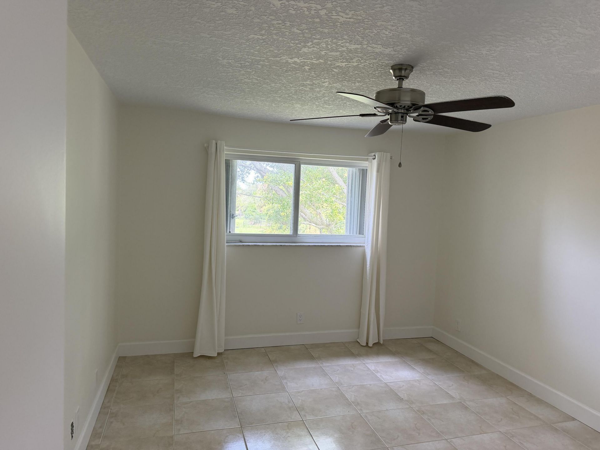 729 Lori Drive, Unit 301, Palm Springs, FL 33461 Photo