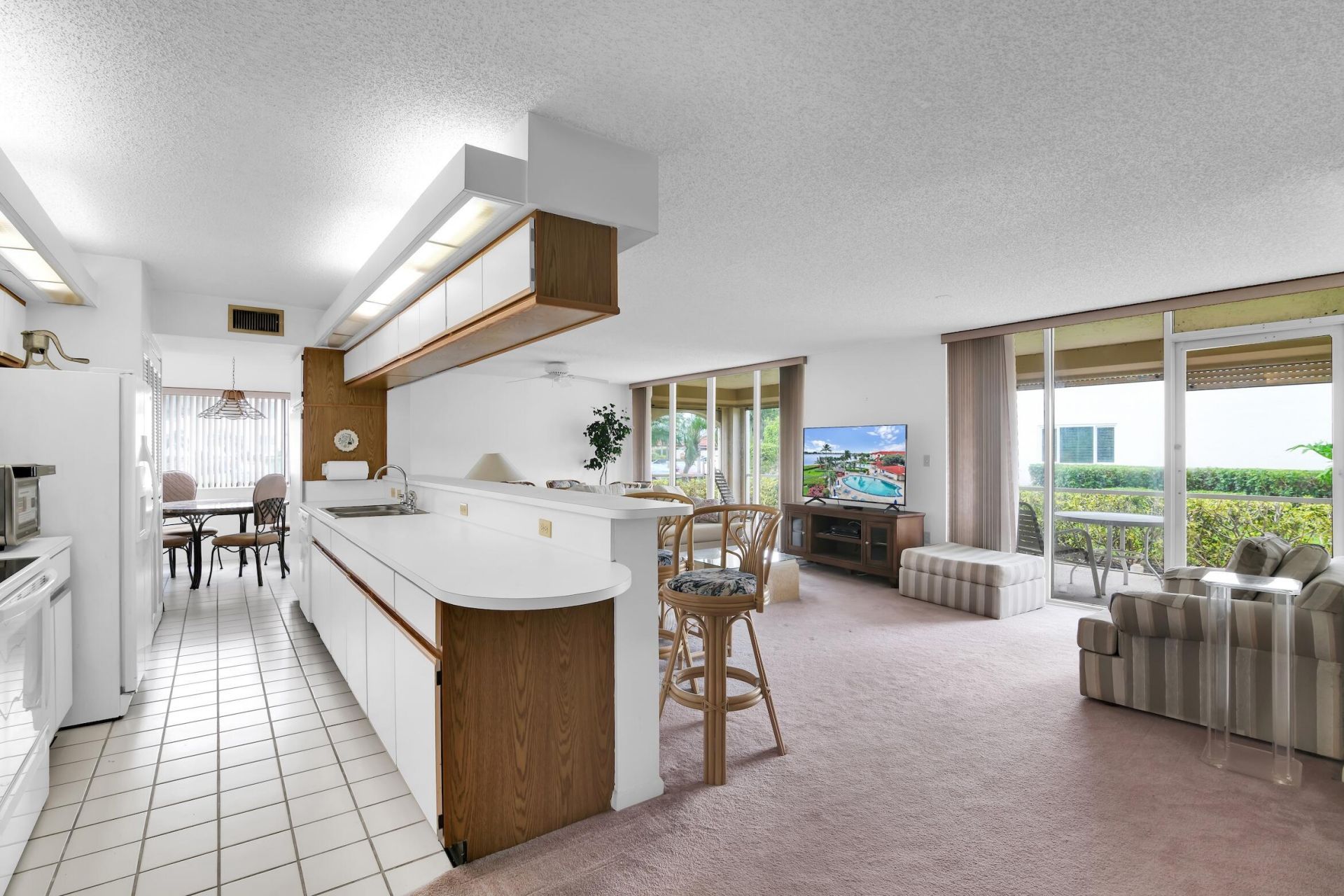 107 Half Moon Circle, Unit A1, Hypoluxo, FL 33462 Photo