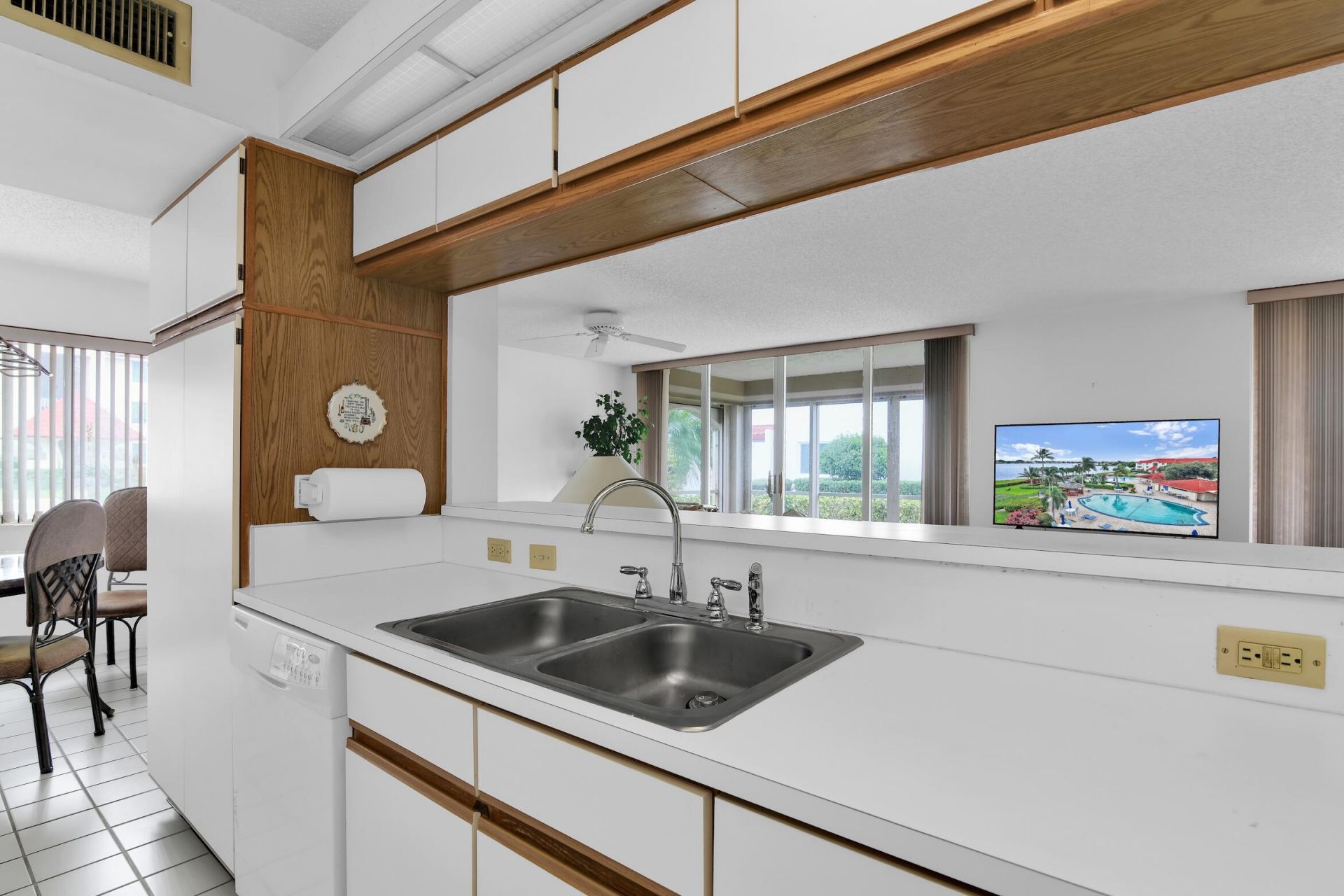 107 Half Moon Circle, Unit A1, Hypoluxo, FL 33462 Photo