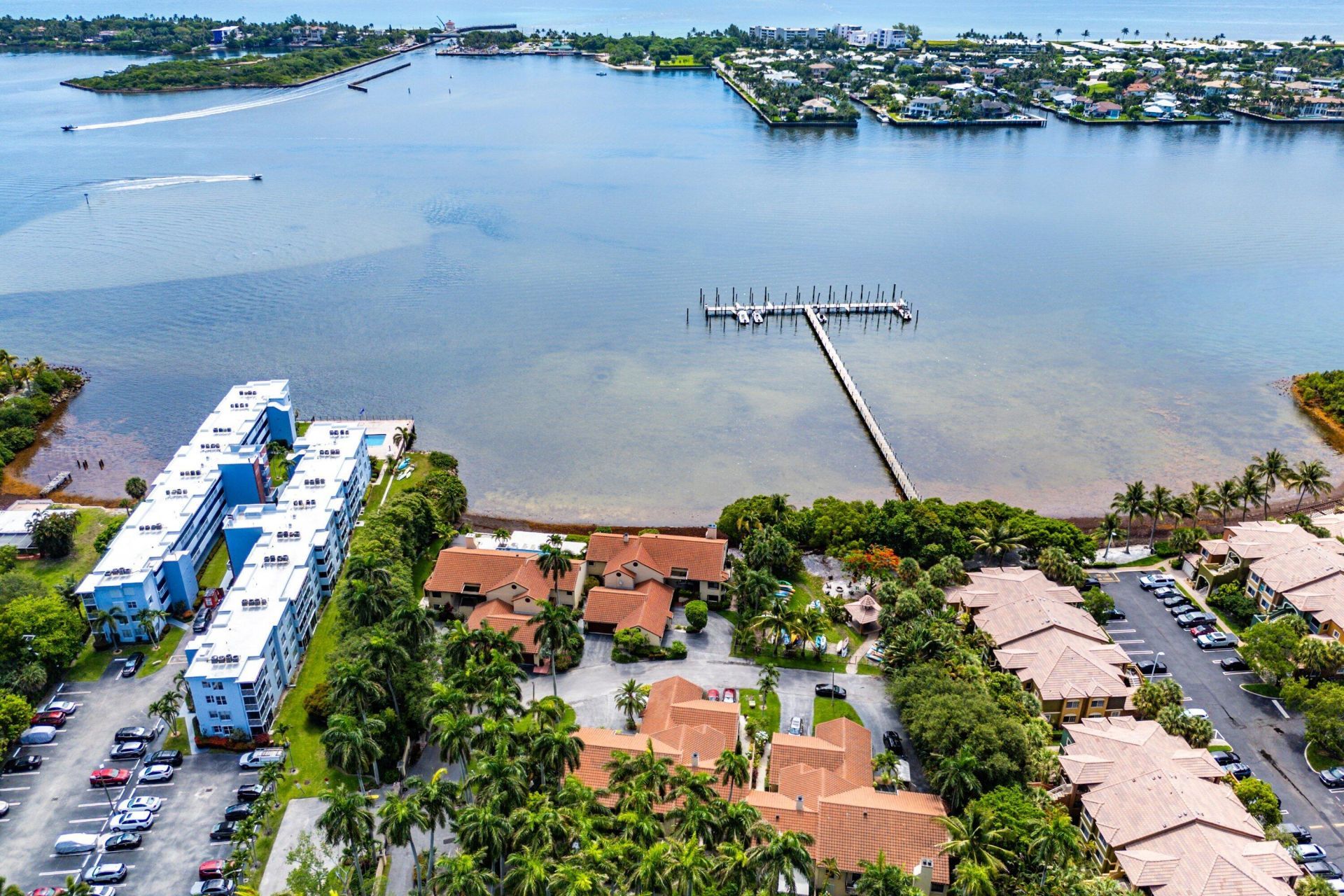 16 Via Lago, Boynton Beach, FL 33435 Photo