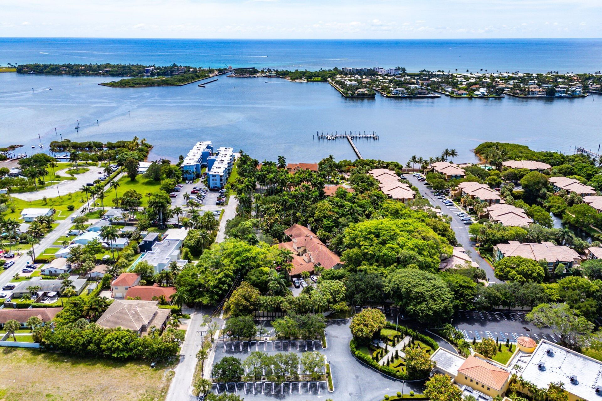 16 Via Lago, Boynton Beach, FL 33435 Photo