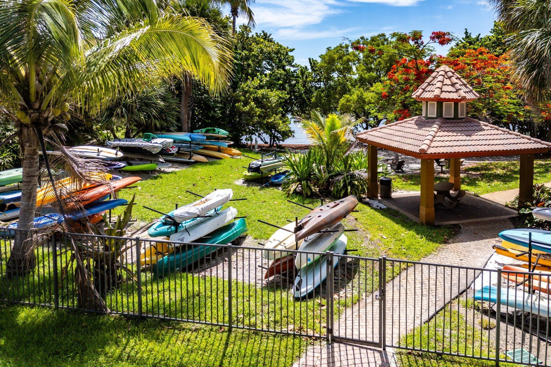 16 Via Lago, Boynton Beach, FL 33435 Photo