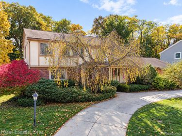 2631 Fox Chase Drive, Troy, Mi 48098