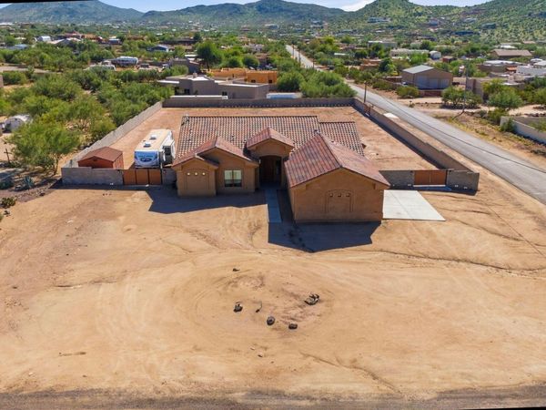 1207 E GAFFNEY Road, New River, AZ 85087