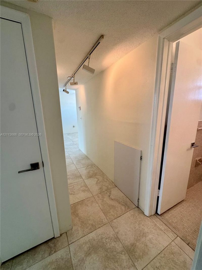 2940 NE 203rd St, Unit C213, Aventura, FL 33180 Photo