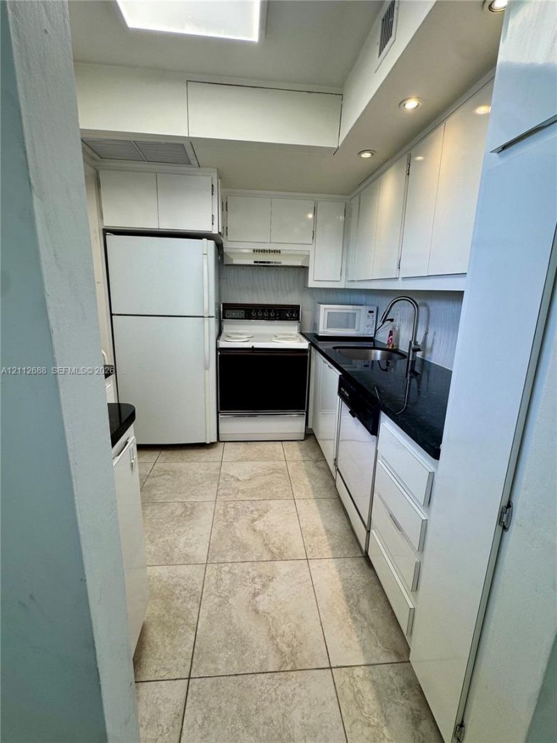 2940 NE 203rd St, Unit C213, Aventura, FL 33180 Photo