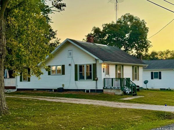 702 E Main Street , Mulberry Grove, IL 62262