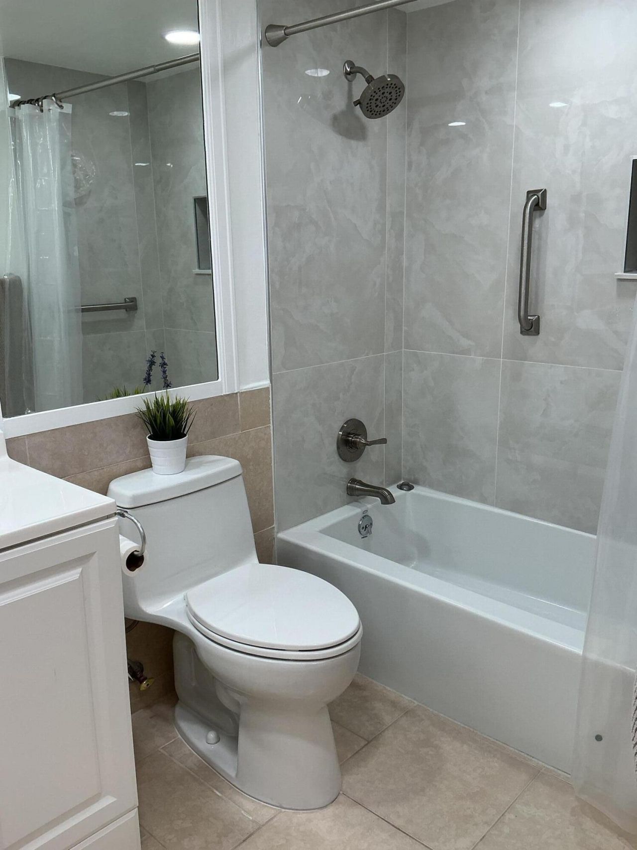 8100 Sunrise Lakes Boulevard, Unit 210, Sunrise, FL 33322 Photo