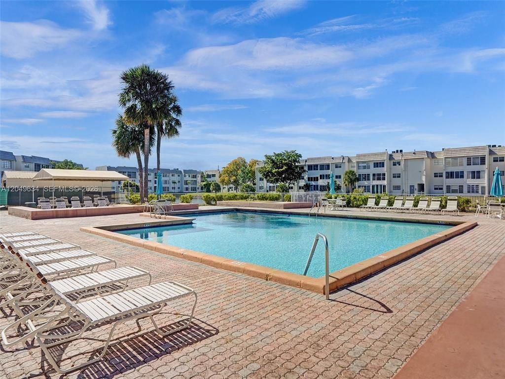 8100 Sunrise Lakes Boulevard, Unit 210, Sunrise, FL 33322 Photo