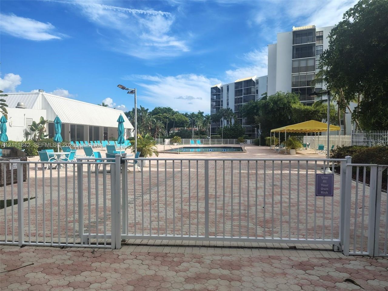 20400 W Country Club Dr , Unit 303, Aventura, FL 33180 Photo