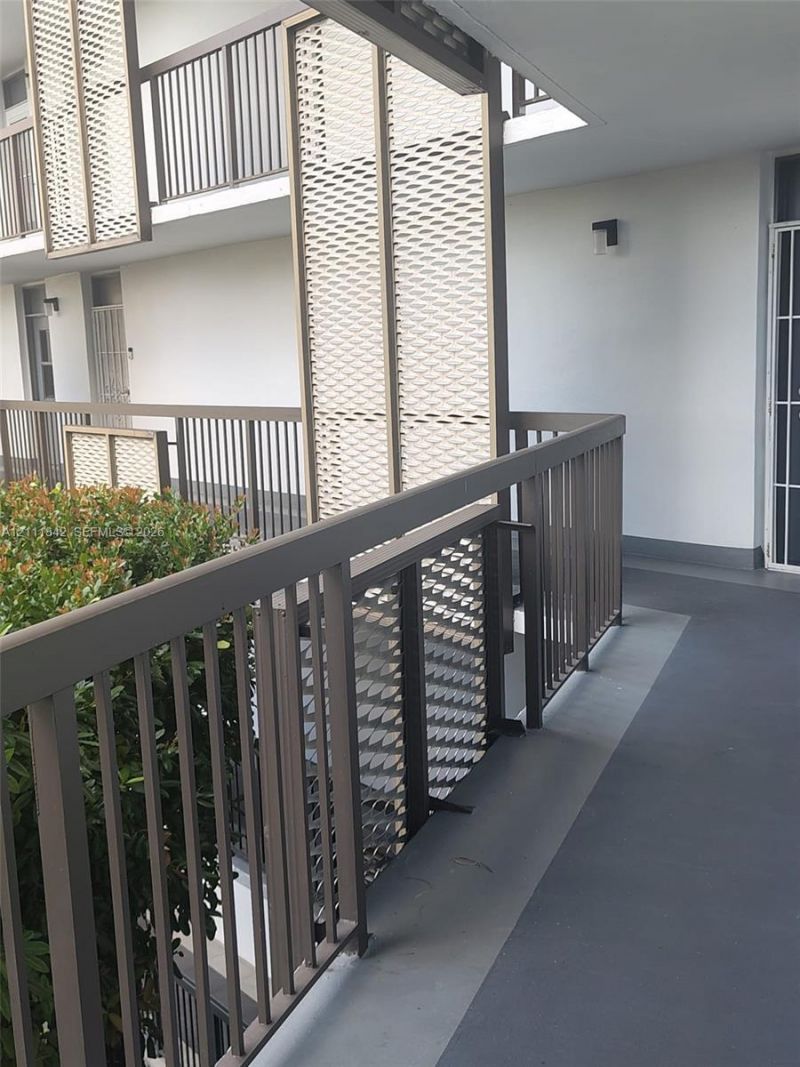 20400 W Country Club Dr , Unit 303, Aventura, FL 33180 Photo