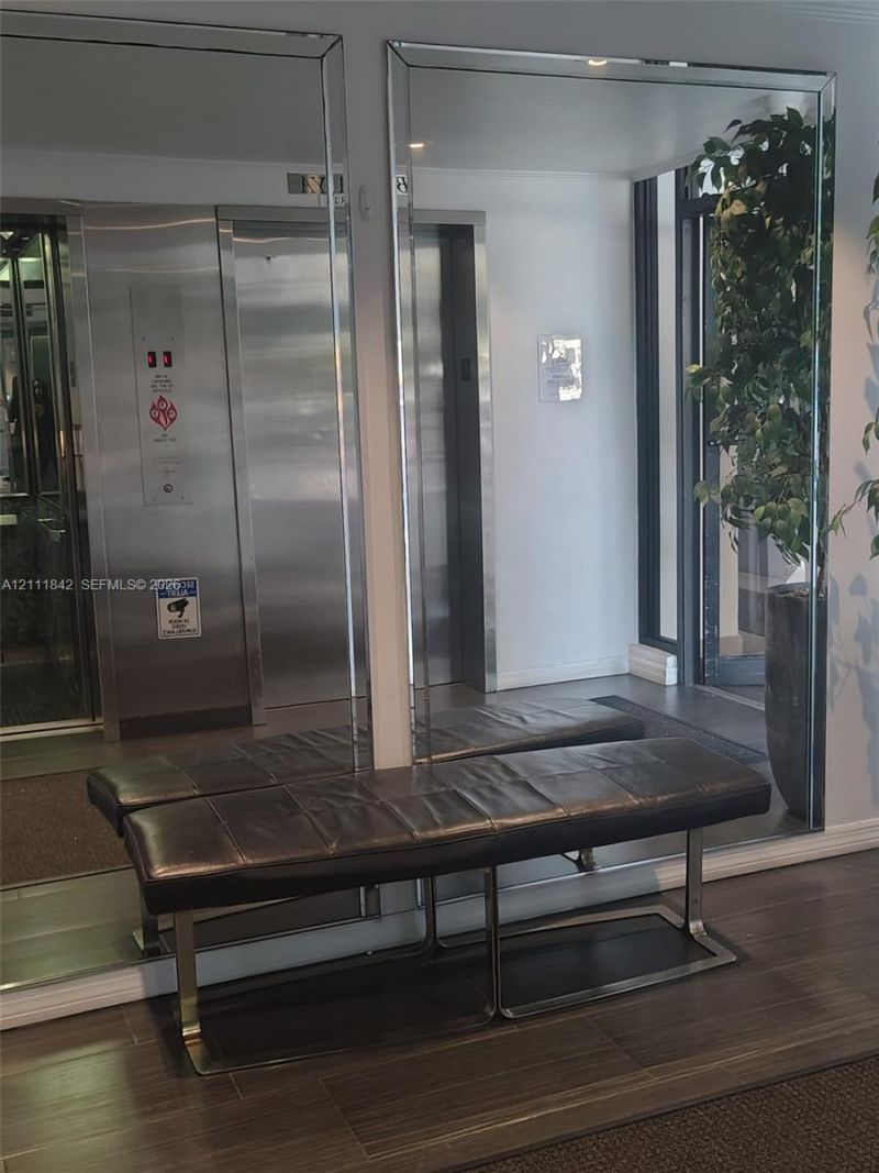 20400 W Country Club Dr , Unit 303, Aventura, FL 33180 Photo