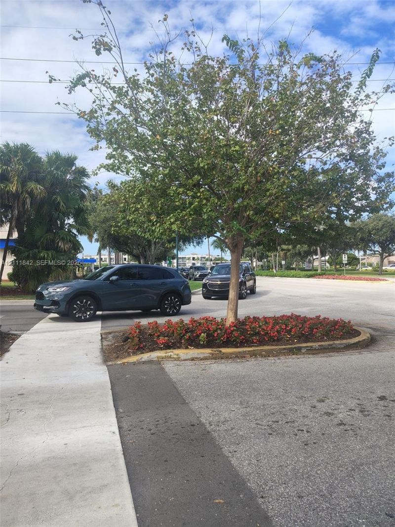 20400 W Country Club Dr , Unit 303, Aventura, FL 33180 Photo