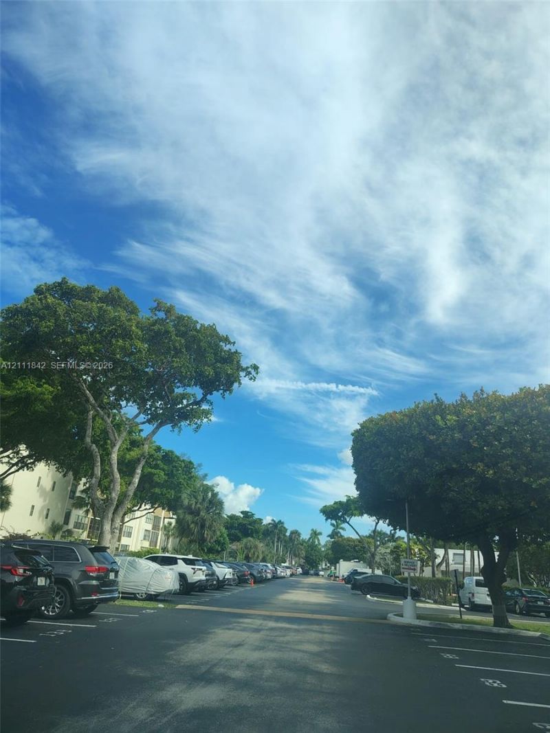 20400 W Country Club Dr , Unit 303, Aventura, FL 33180 Photo