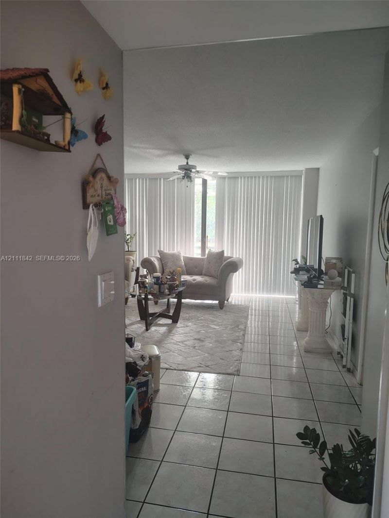 20400 W Country Club Dr , Unit 303, Aventura, FL 33180 Photo