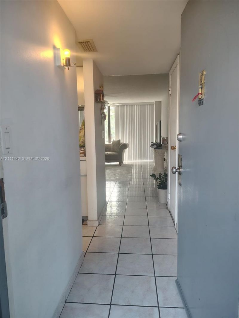 20400 W Country Club Dr , Unit 303, Aventura, FL 33180 Photo