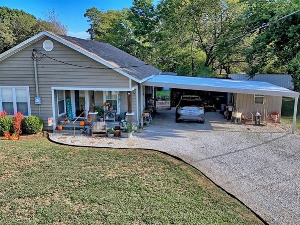 308 E Evans Street, Saint Jo, TX 76265