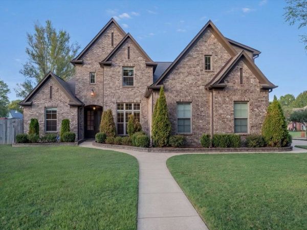 686 AUTUMN WINDS DR, Collierville, TN 38017