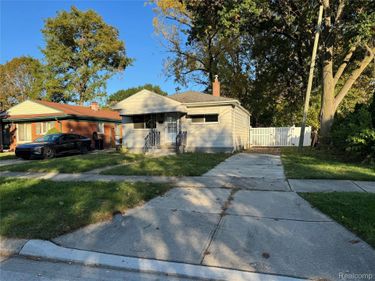 4499 E Mayfair Street , Dearborn Heights, Mi 48125