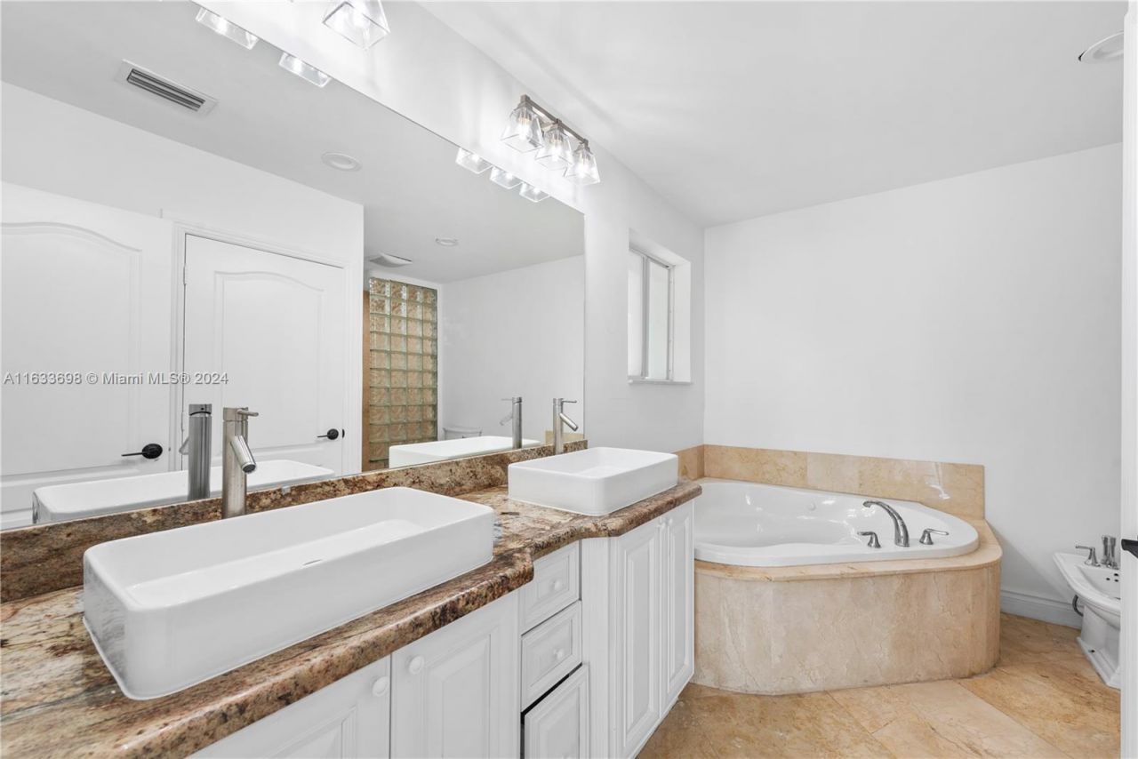 369 N Hibiscus Dr, Miami Beach, FL 33139 Photo