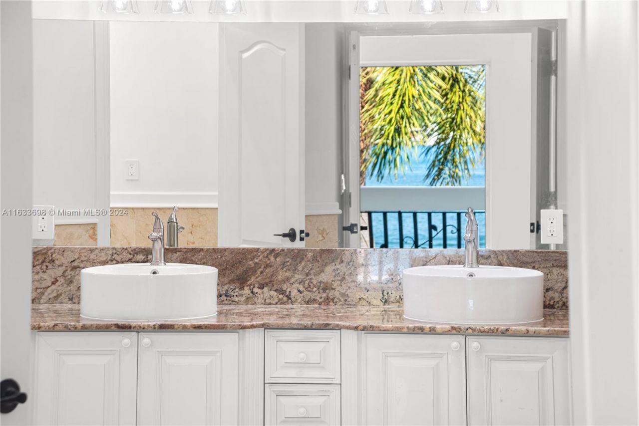 369 N Hibiscus Dr, Miami Beach, FL 33139 Photo