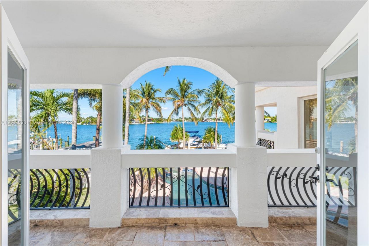 369 N Hibiscus Dr, Miami Beach, FL 33139 Photo