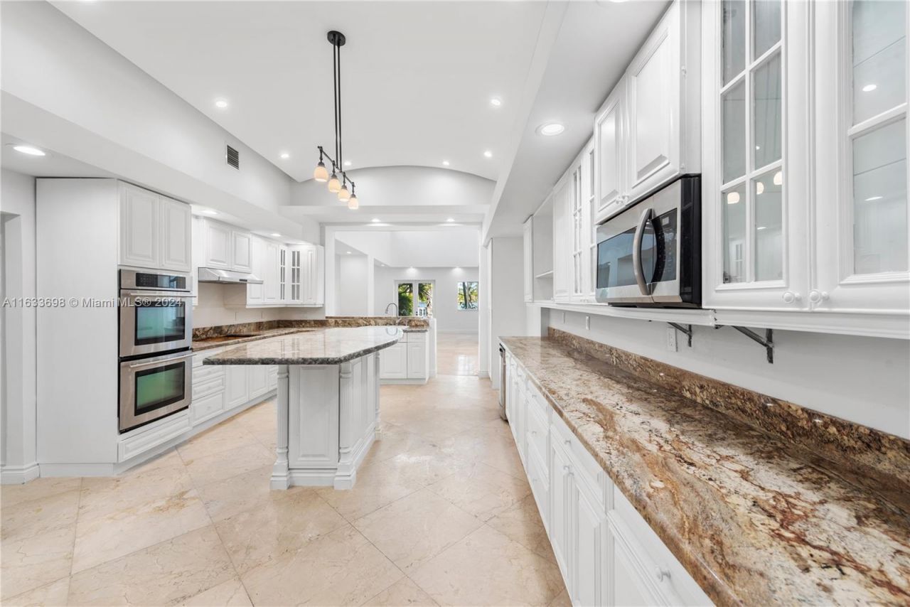 369 N Hibiscus Dr, Miami Beach, FL 33139 Photo