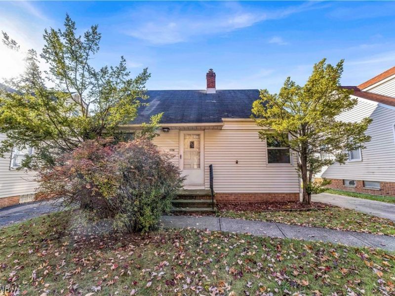 15700 Fernway Drive , Maple Heights, OH 44137 Photo 1