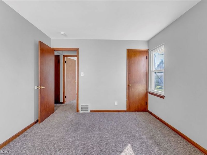 15700 Fernway Drive , Maple Heights, OH 44137 Photo 10