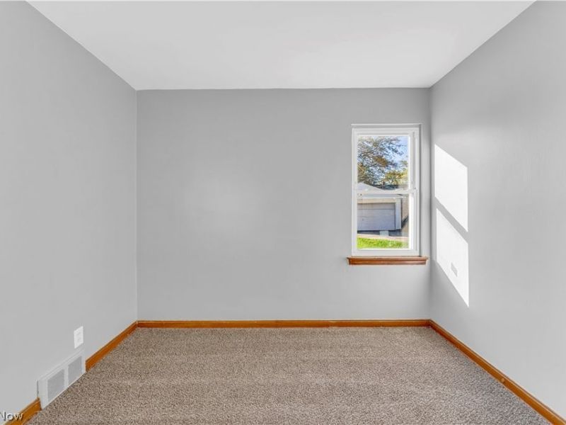 15700 Fernway Drive , Maple Heights, OH 44137 Photo 11