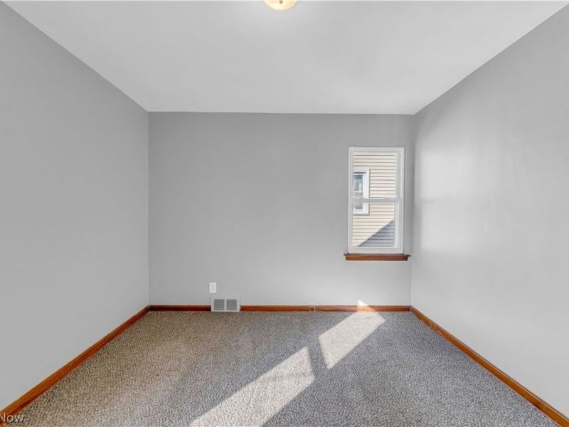 15700 Fernway Drive , Maple Heights, OH 44137 Photo 13