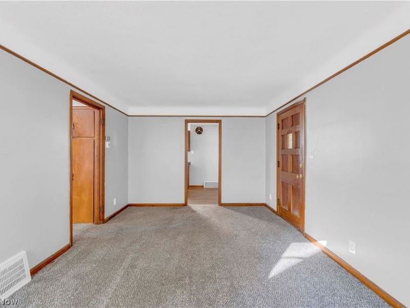 15700 Fernway Drive , Maple Heights, OH 44137 Photo 4