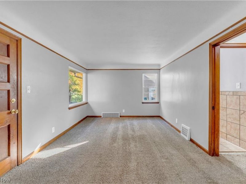 15700 Fernway Drive , Maple Heights, OH 44137 Photo 5