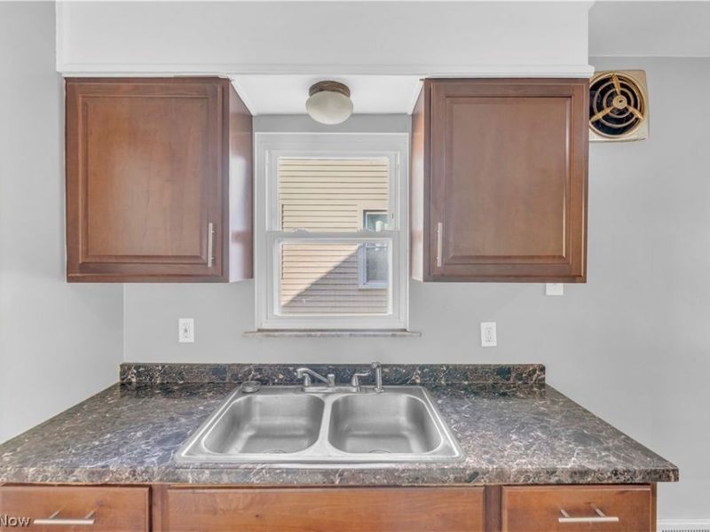 15700 Fernway Drive , Maple Heights, OH 44137 Photo 8