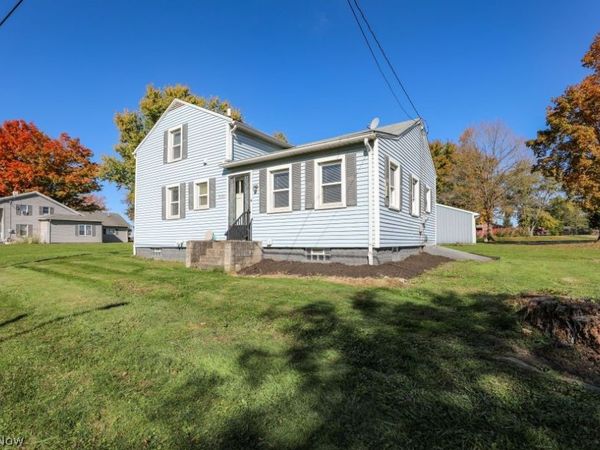 7595 Pontius Street NE, Hartville, OH 44632