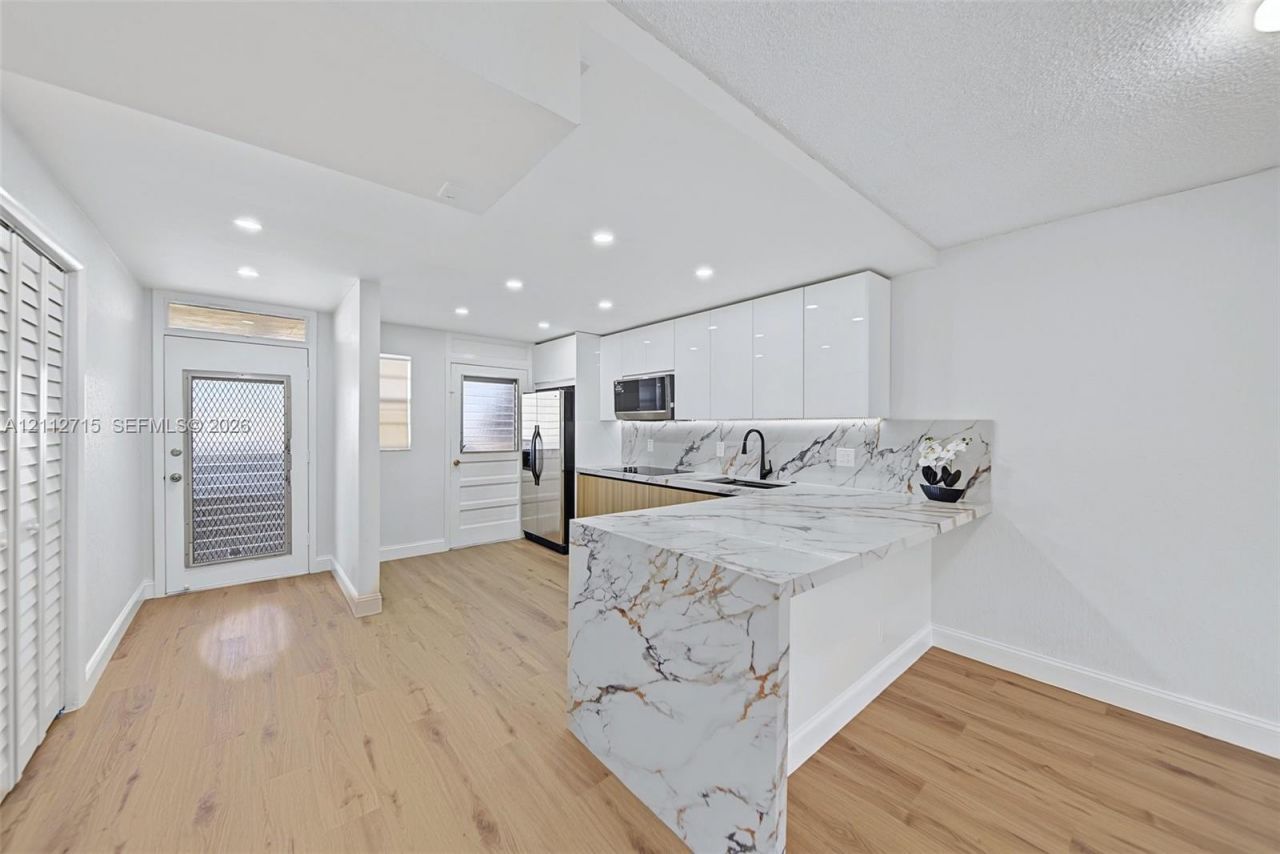 2800 NW 47th Ter , Unit 202A, Lauderdale Lakes, FL 33313 Photo